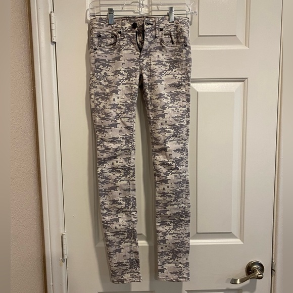 Rag & Bone Grey Camo Skinny Jeans Size 24 Style# W1502O337 - Picture 3 of 11